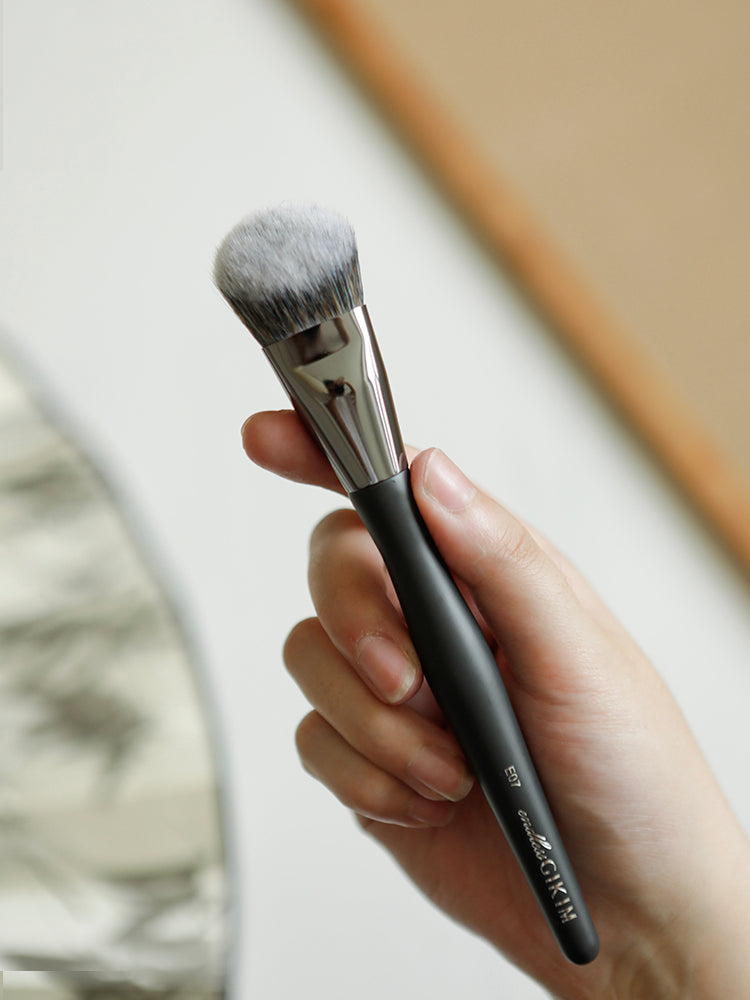 Endless Foundation Brush E07