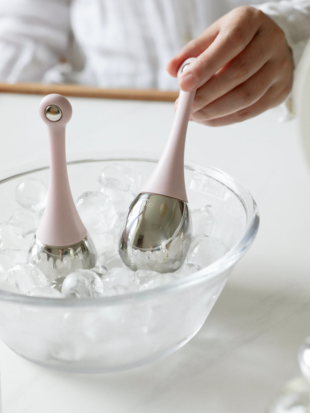 Standing stainless steel beauty ball