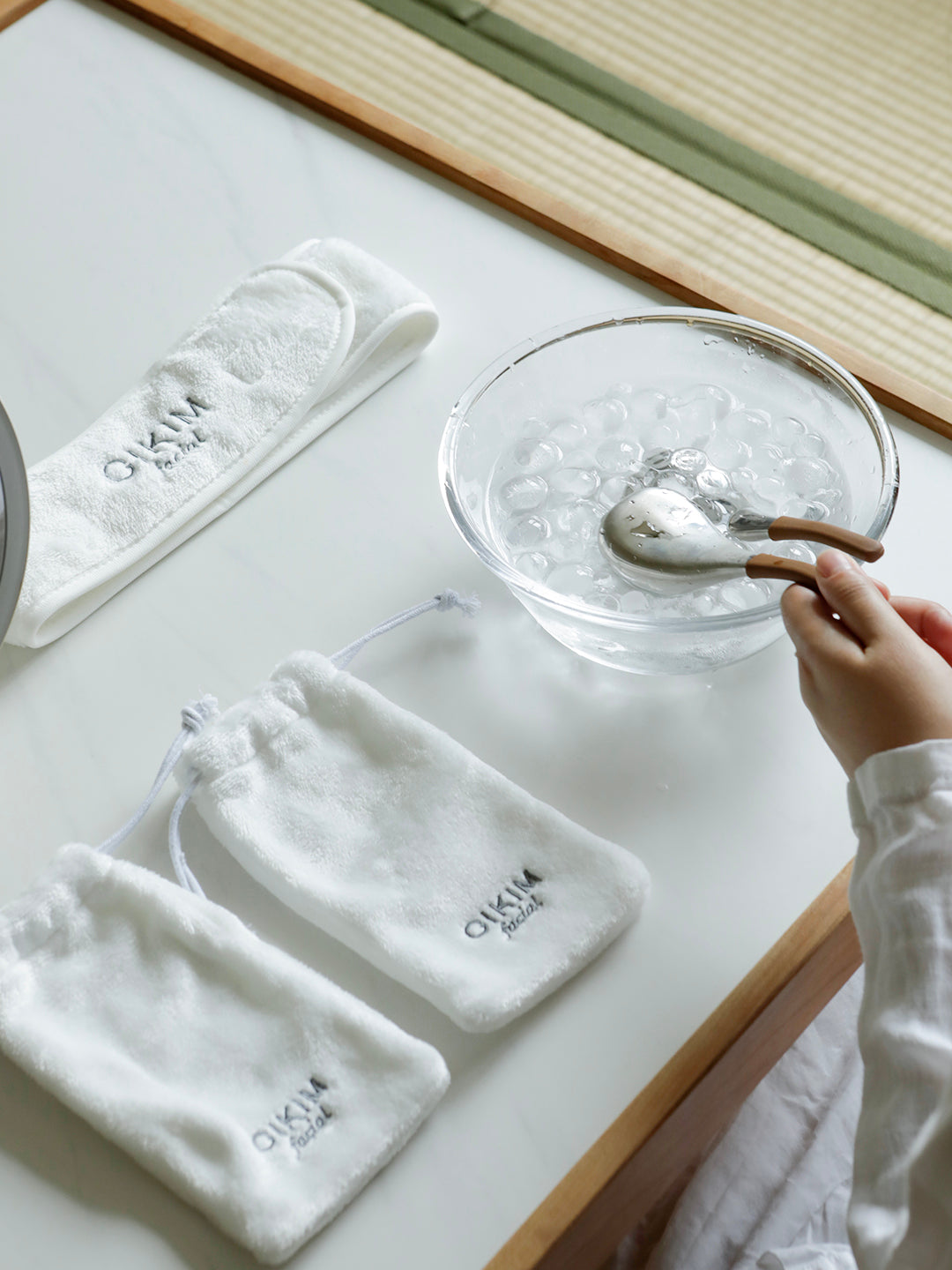 Hot and cold dual-use beauty device — brown silicone handle