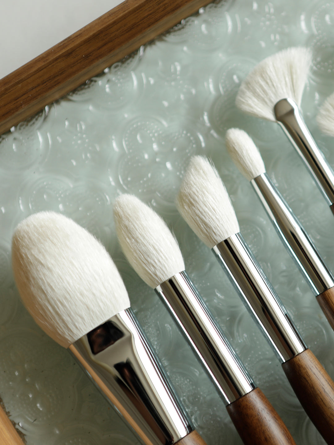 Wooden Handle Wool Makeup Brush