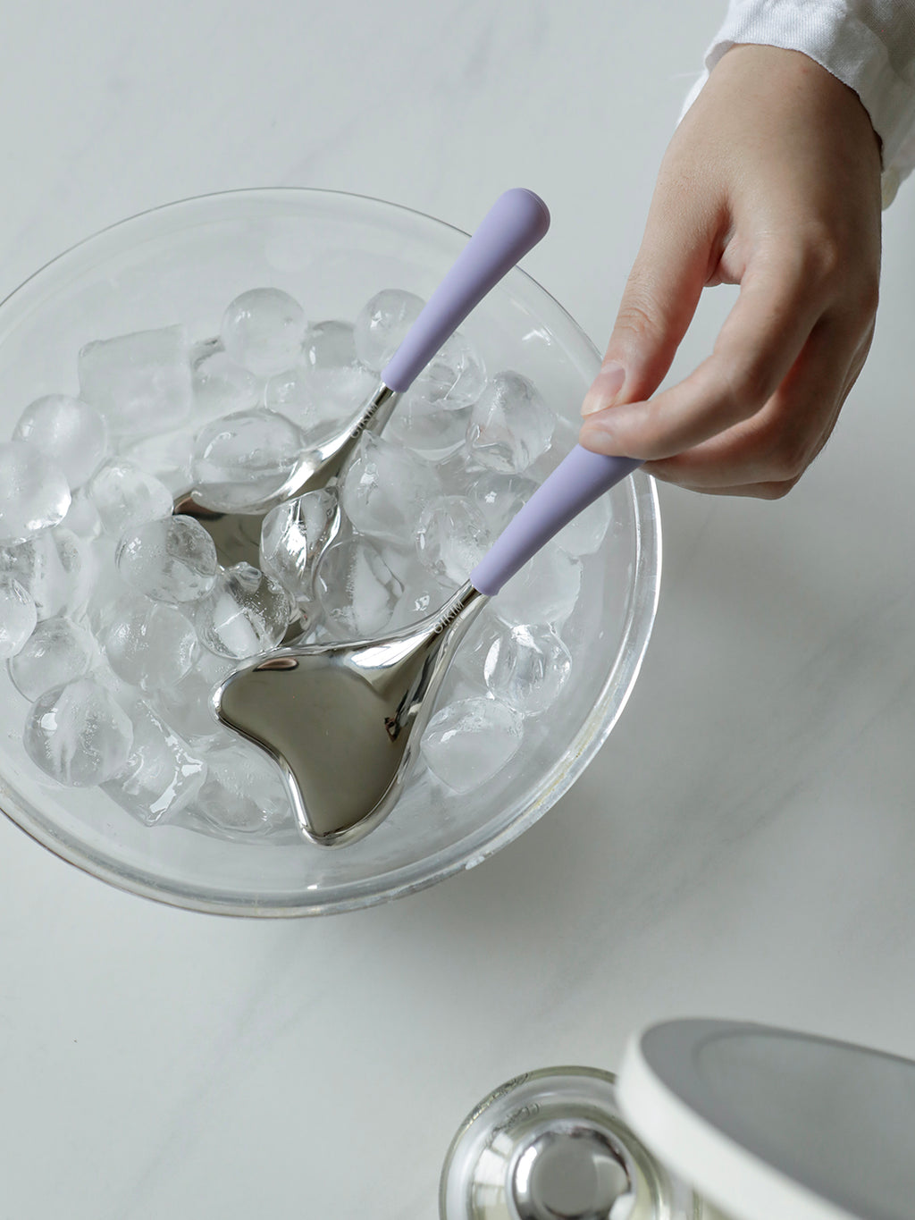 Hot and cold dual-use beauty device — purple silicone handle