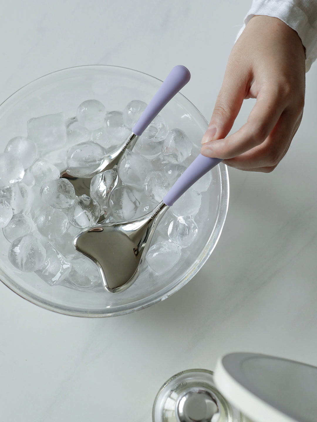 Hot and cold dual-use beauty device — purple silicone handle