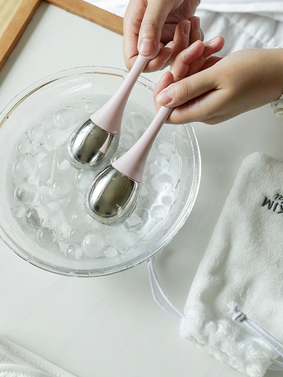 Standing stainless steel beauty ball