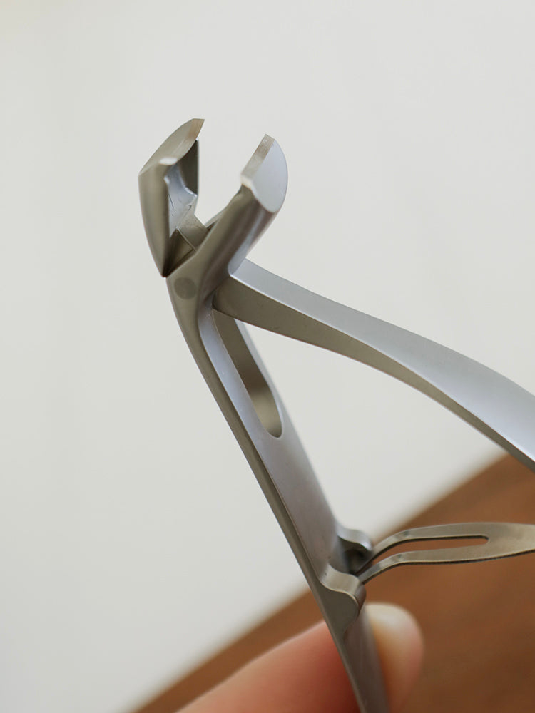 Curved Anti-Splash Nail Clippers