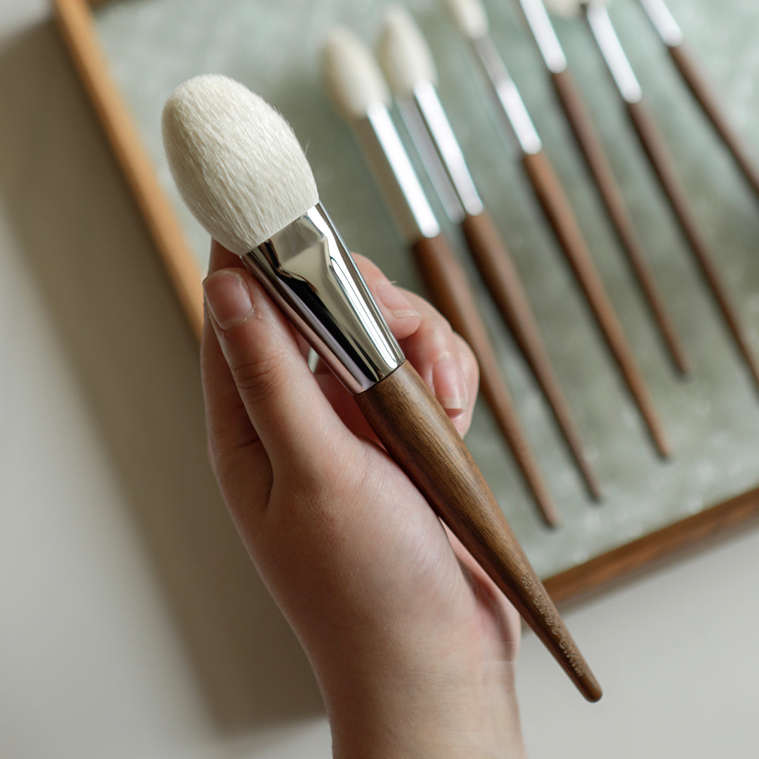 Wooden Handle Wool Makeup Brush