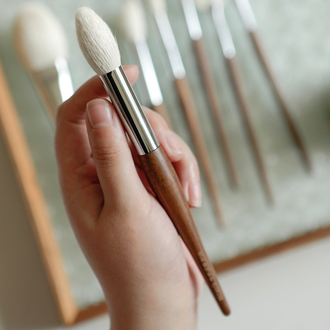 Wooden Handle Wool Makeup Brush