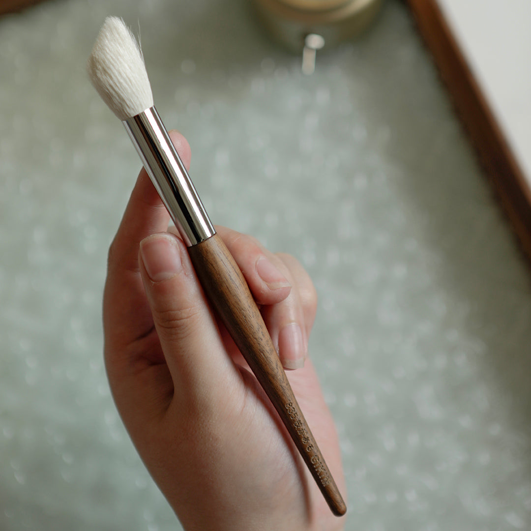 Wooden Handle Wool Makeup Brush