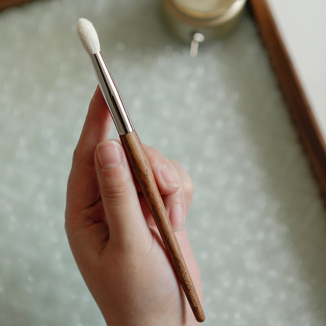 Wooden Handle Wool Makeup Brush