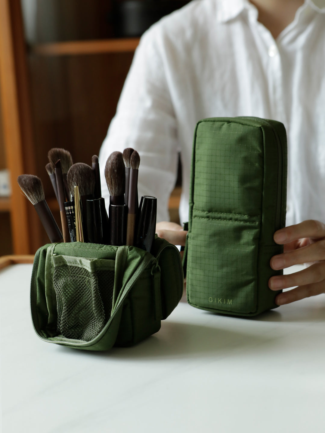 Folding Small Banana-shaped Brush Pouch