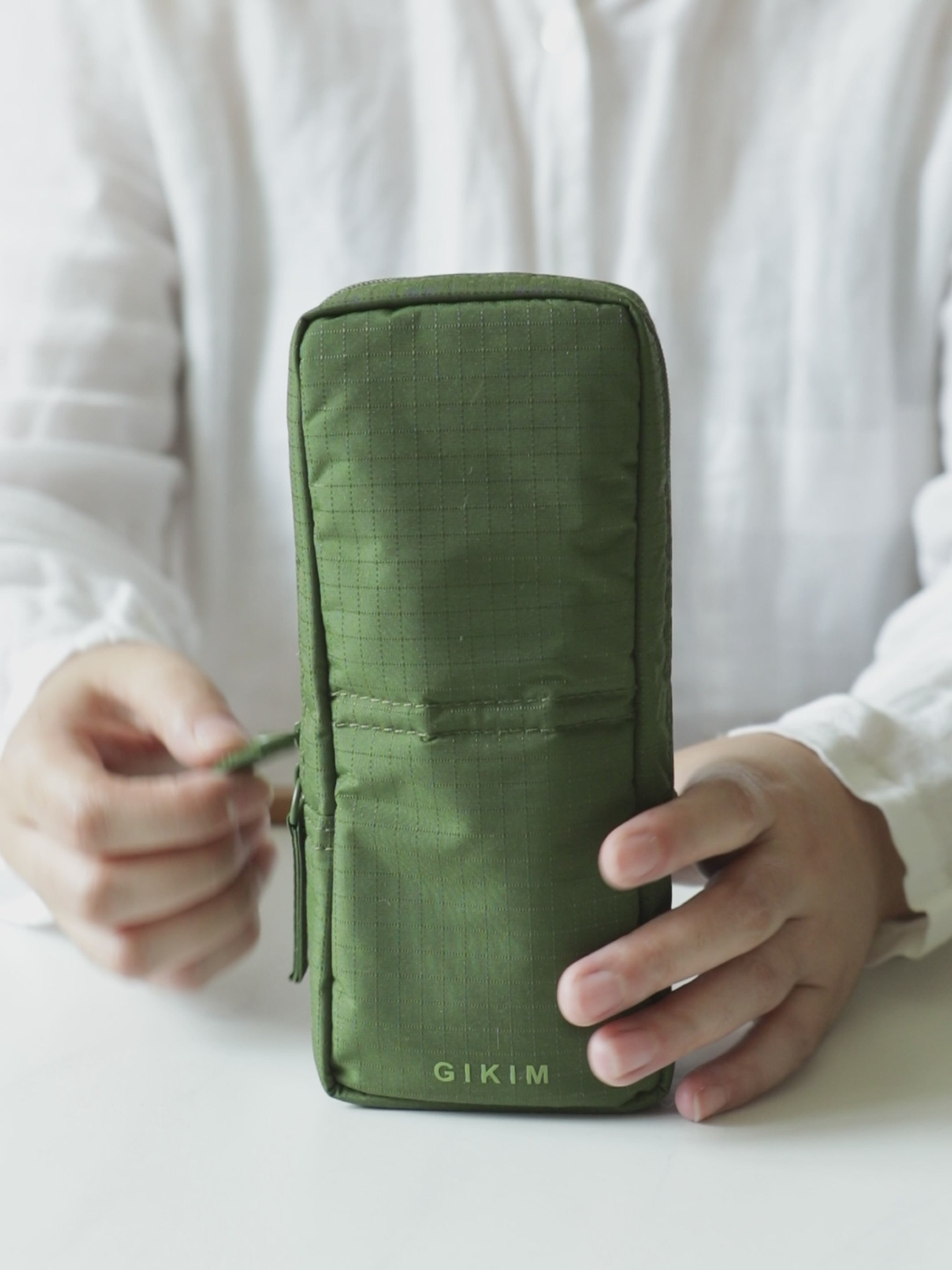 Folding Small Banana-shaped Brush Pouch