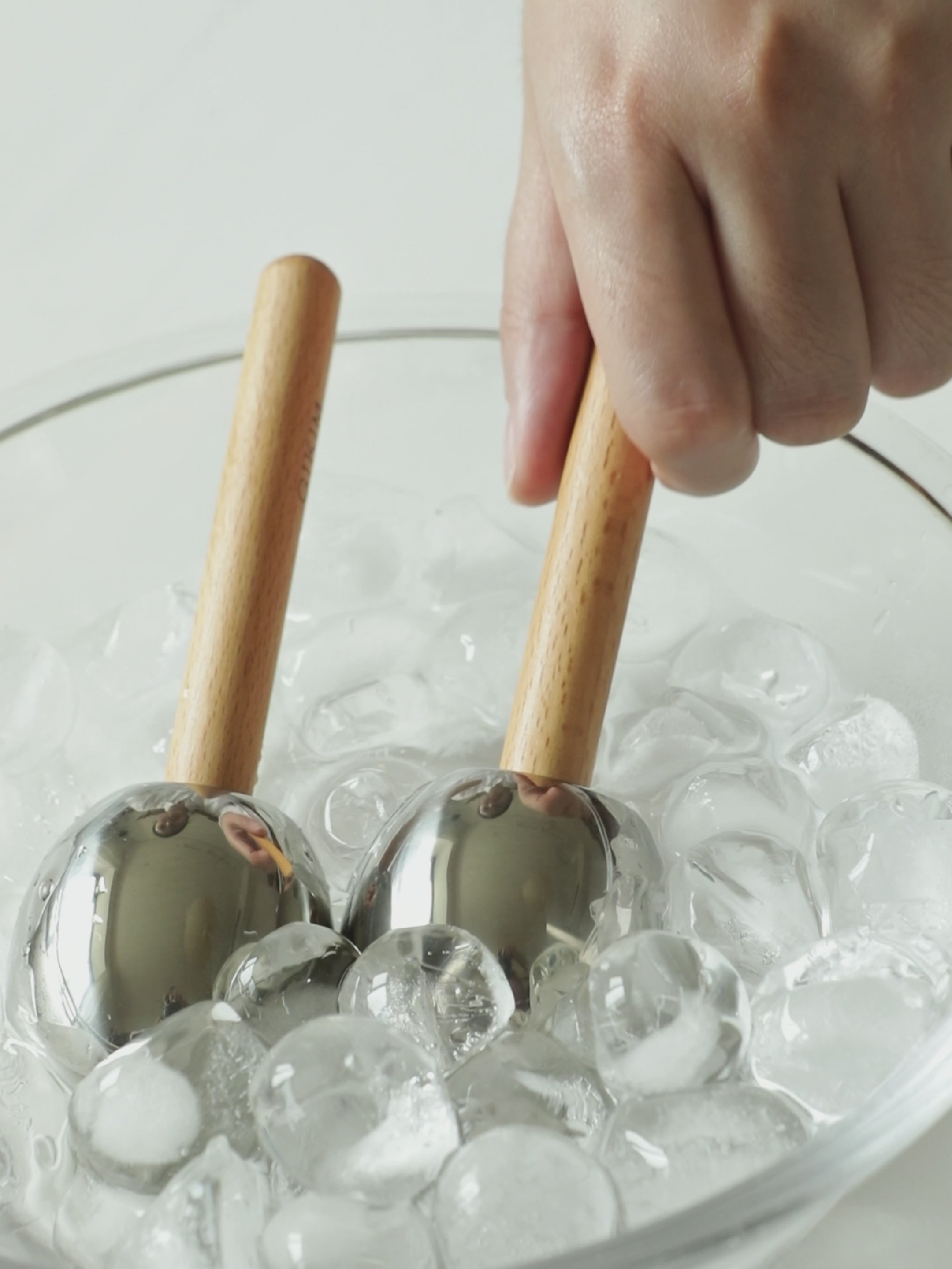 Hot and cold dual-use beauty ball — wooden handle